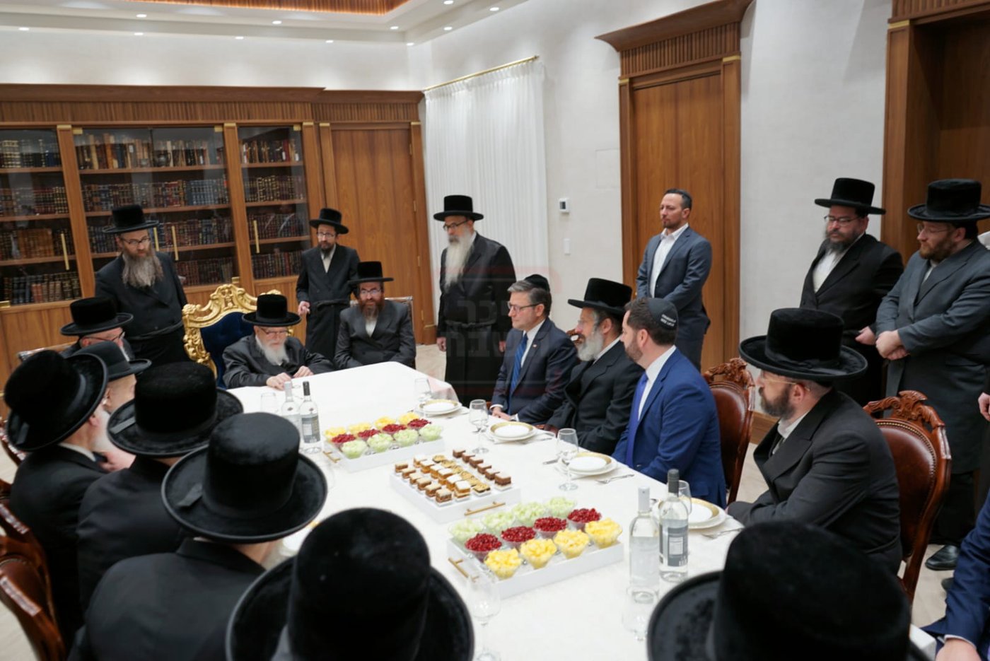 מייק ג'ונסון בביקור אצל האדמו"ר מסקווירא 