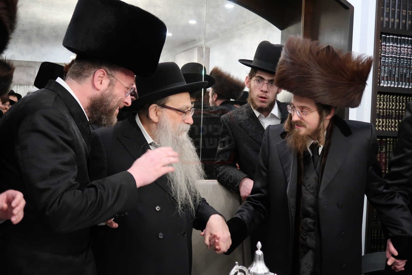 מוצאי שב"ק בצל האדמו"ר מסאדיגורה בלייקווד