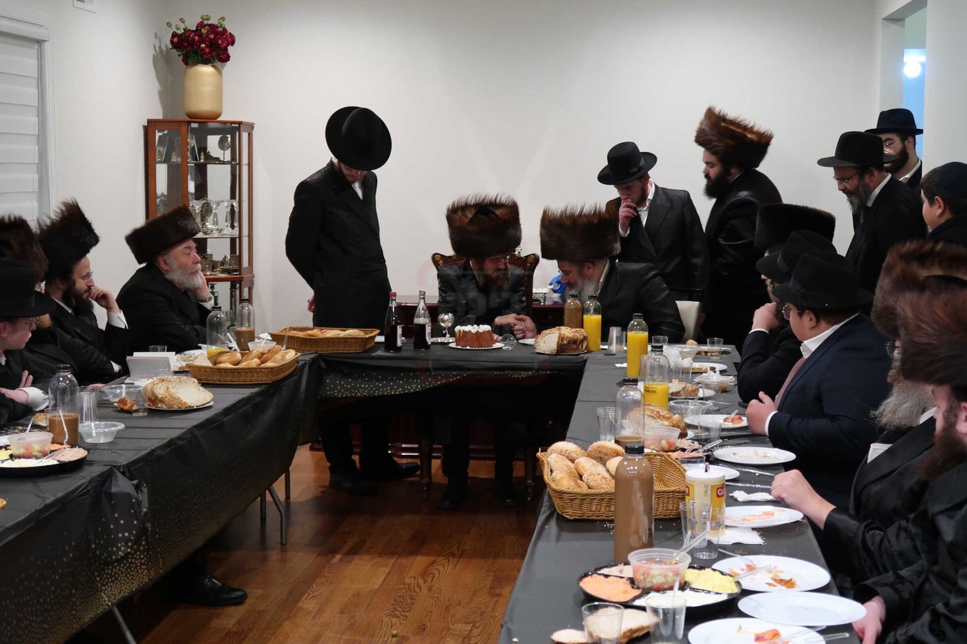 מוצאי שב"ק בצל האדמו"ר מסאדיגורה בלייקווד