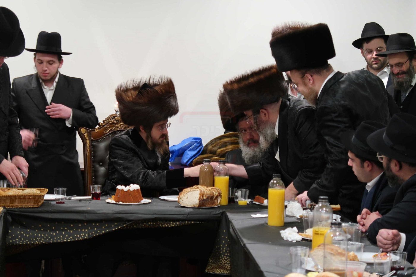 מוצאי שב"ק בצל האדמו"ר מסאדיגורה בלייקווד