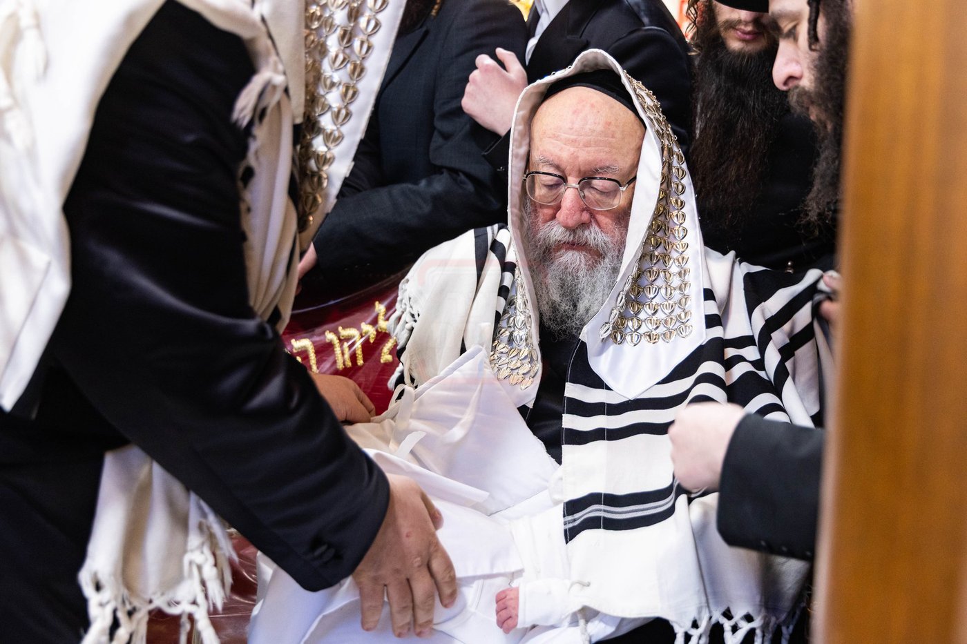 שמחת הוואכט נאכט והברית בחצרות מונקאטש - וויען 