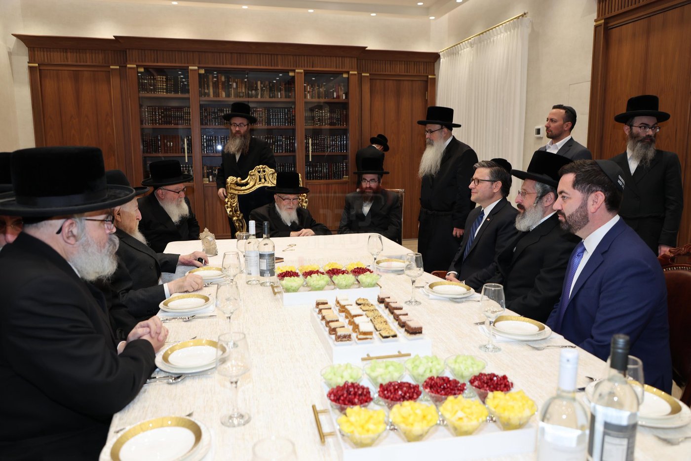 מייק ג'ונסון בביקור אצל האדמו"ר מסקווירא 