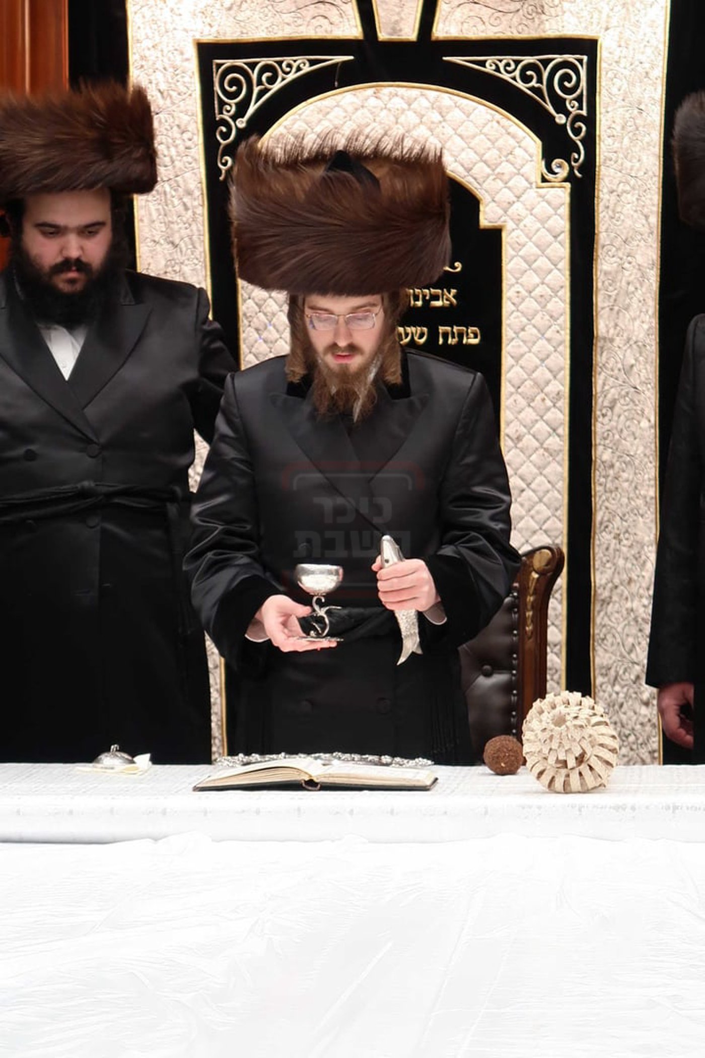 מוצאי שב"ק בצל האדמו"ר מסאדיגורה בלייקווד