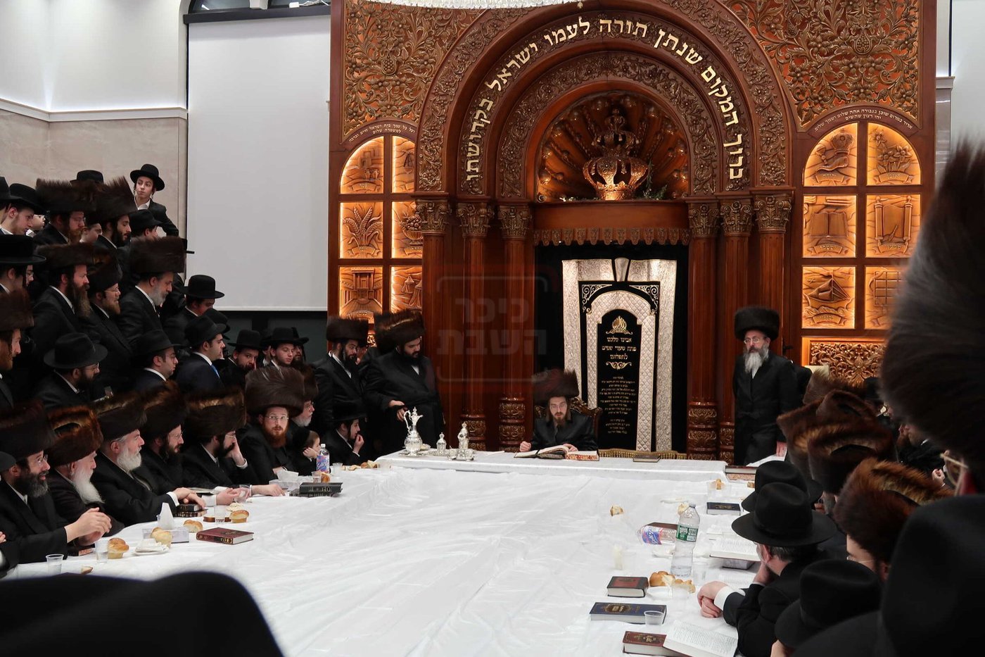 מוצאי שב"ק בצל האדמו"ר מסאדיגורה בלייקווד