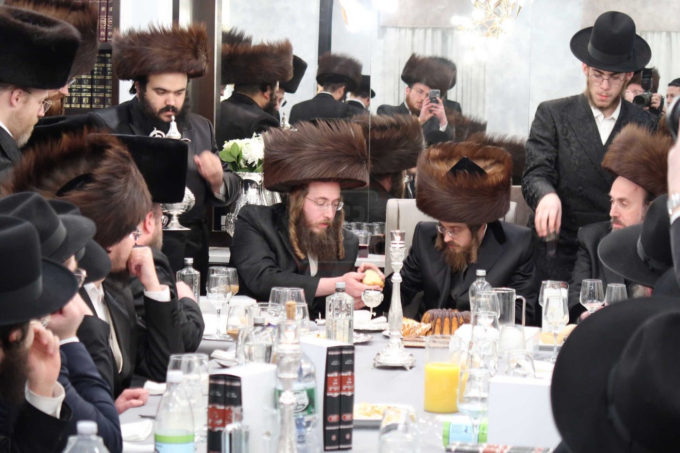 מוצאי שב"ק בצל האדמו"ר מסאדיגורה בלייקווד