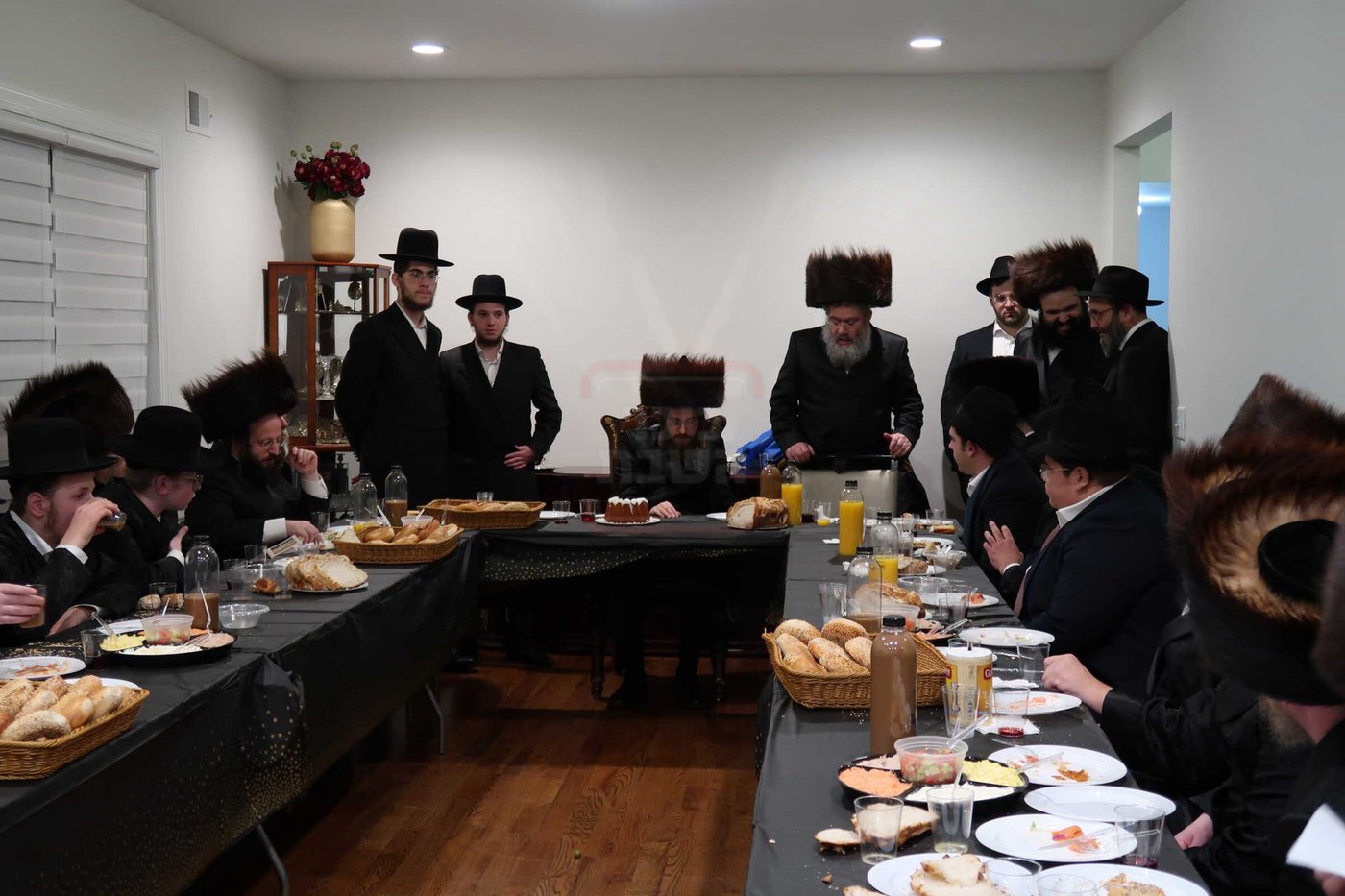 מוצאי שב"ק בצל האדמו"ר מסאדיגורה בלייקווד