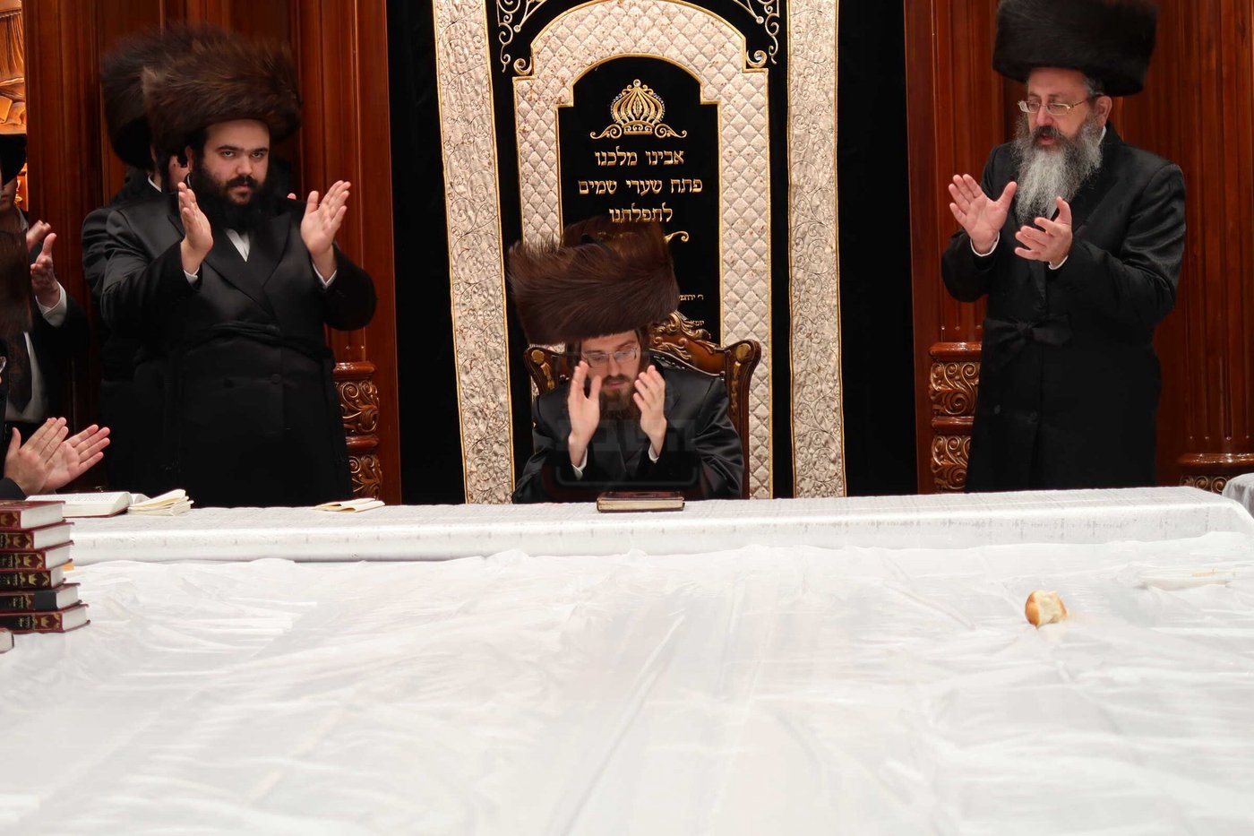 מוצאי שב"ק בצל האדמו"ר מסאדיגורה בלייקווד