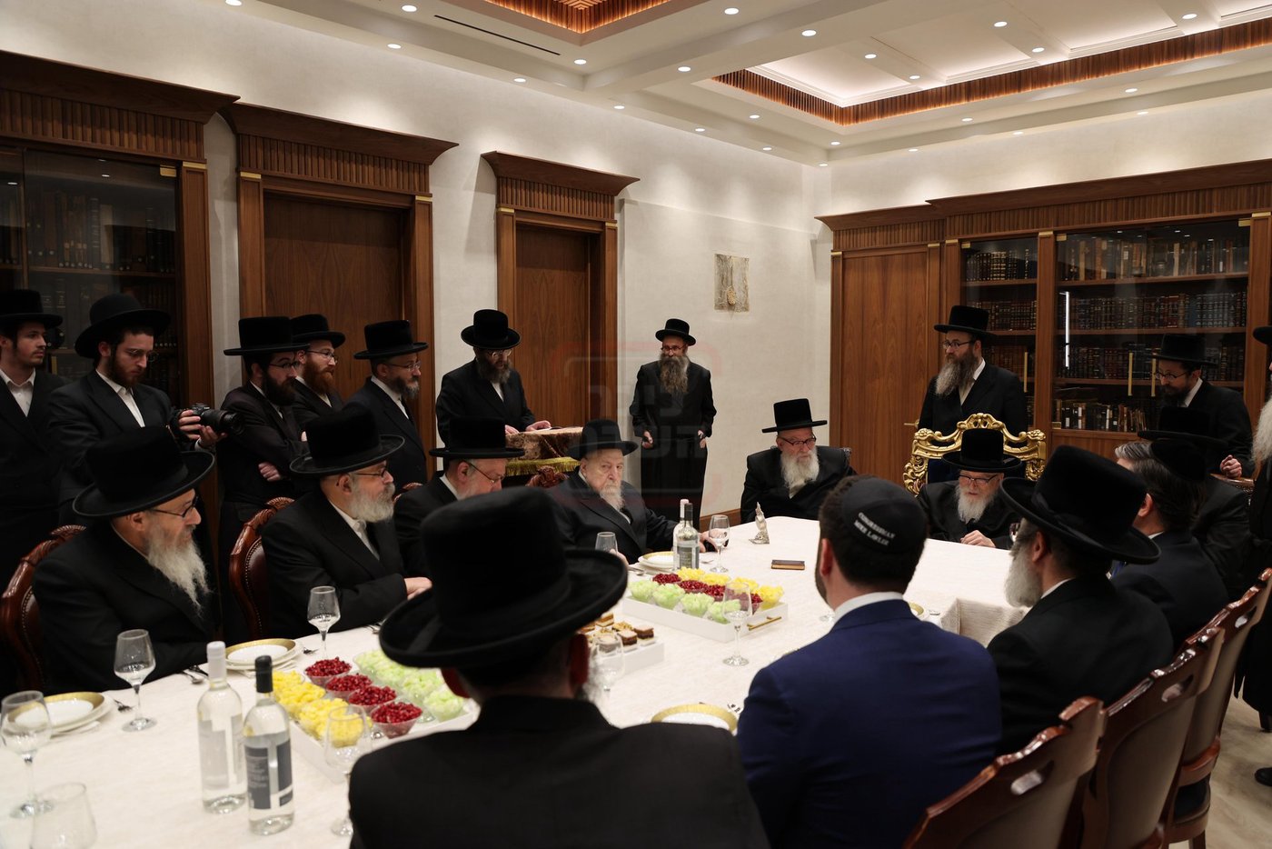 מייק ג'ונסון בביקור אצל האדמו"ר מסקווירא 