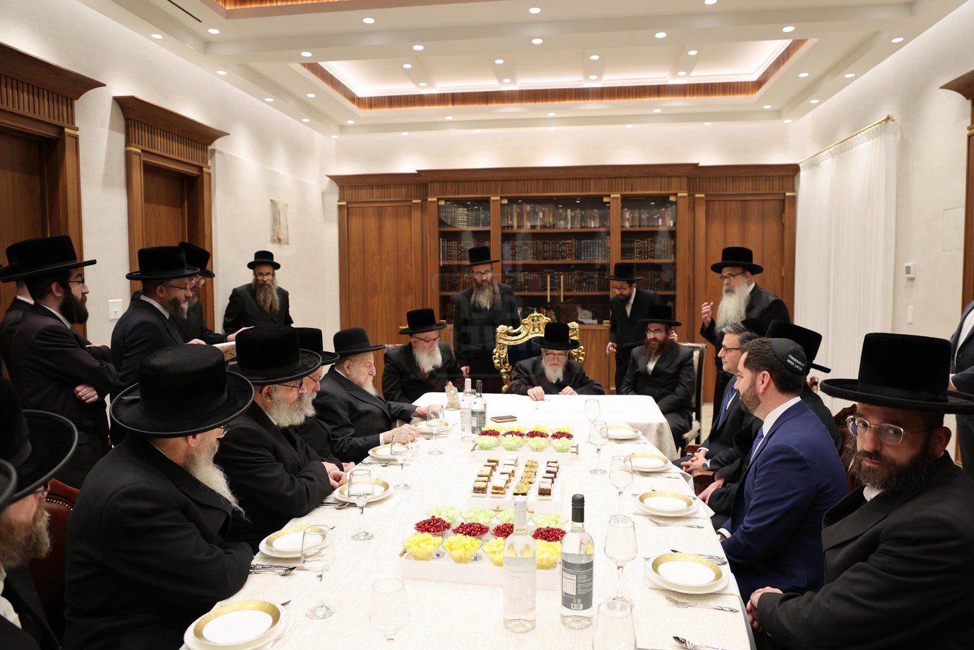 מייק ג'ונסון בביקור אצל האדמו"ר מסקווירא 