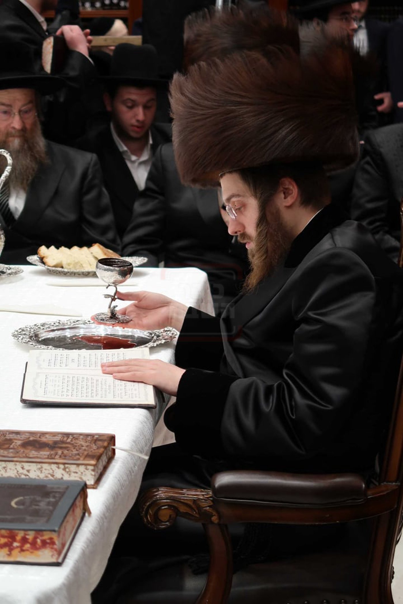 מוצאי שב"ק בצל האדמו"ר מסאדיגורה בלייקווד