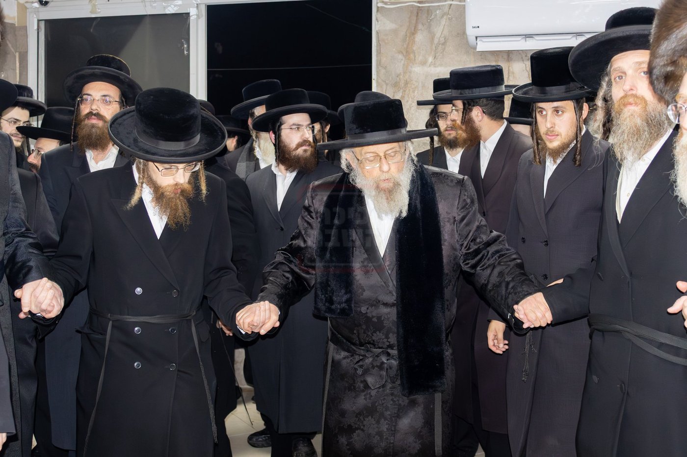 האדמו"ר מפינסק קרלין באתרא קדישא מירון