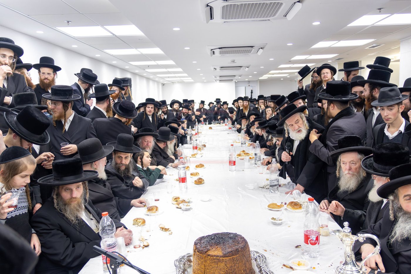 האדמו"ר מפינסק קרלין בטיש בטבריה