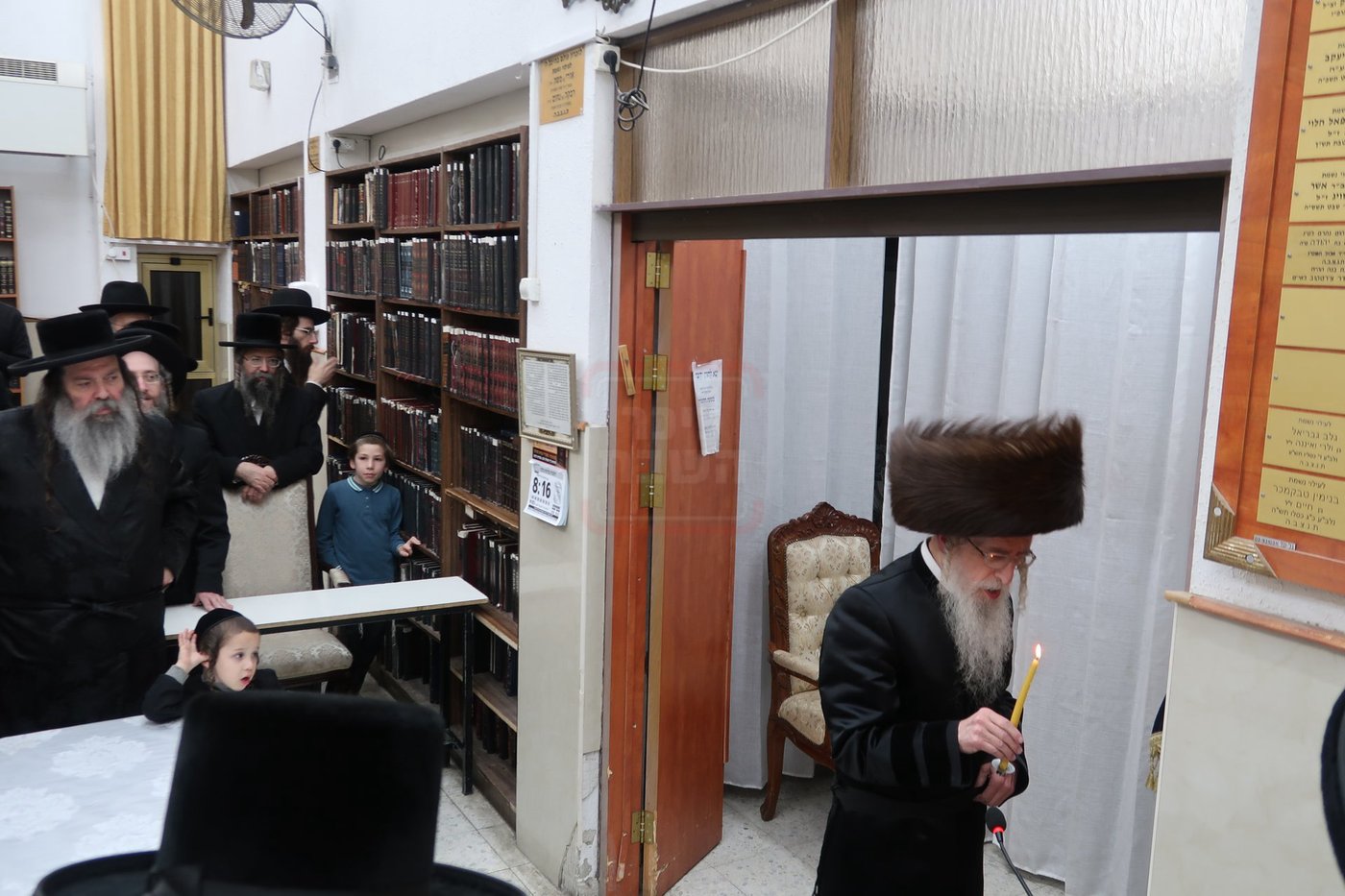 האדמו"ר ממעליץ בהדלקת נרות חנוכה