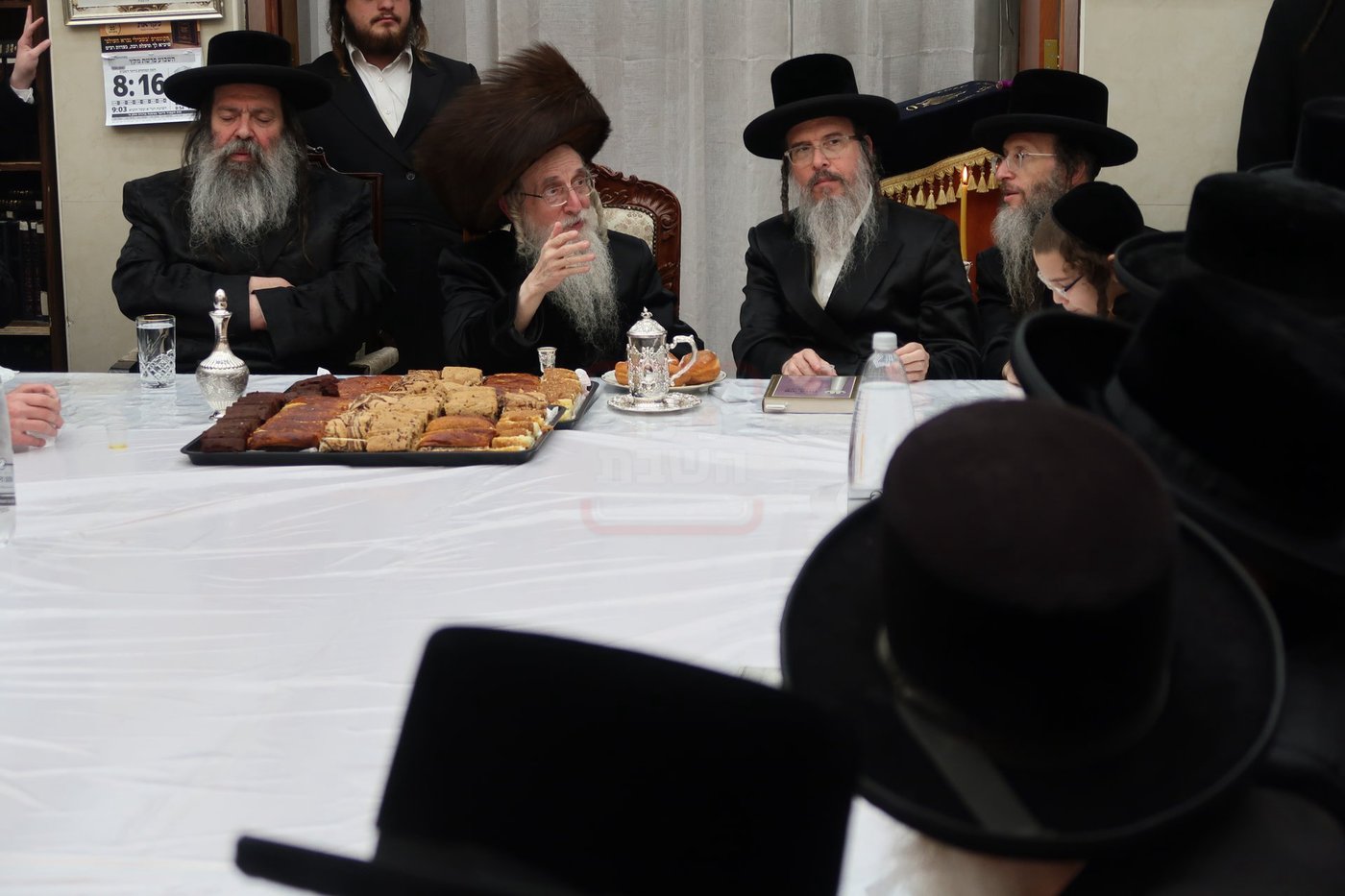 האדמו"ר ממעליץ בהדלקת נרות חנוכה