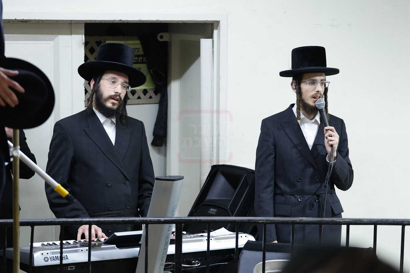 הרה"צ רבי אלימלך בידרמן בטיש חנוכה בחיפה