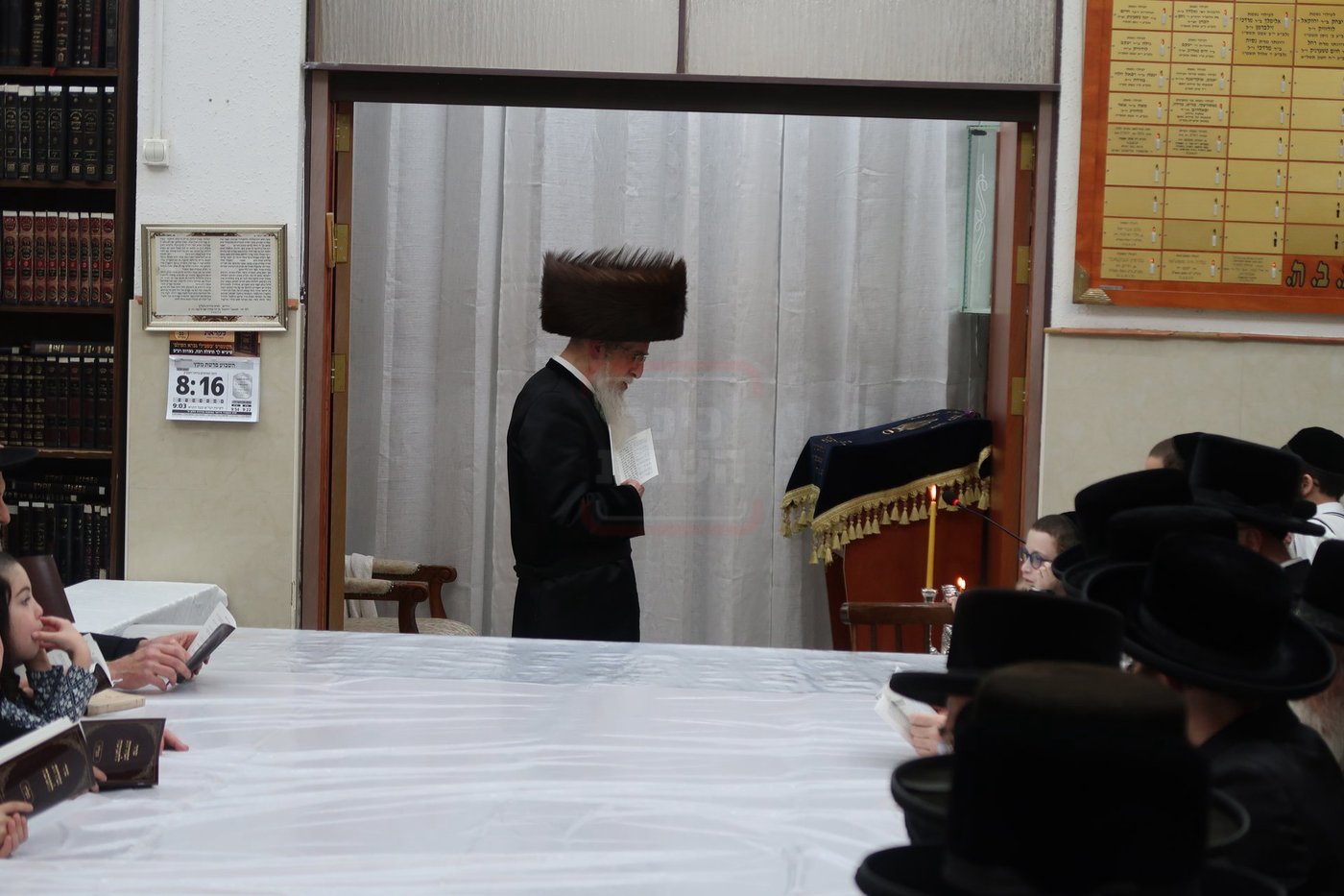 האדמו"ר ממעליץ בהדלקת נרות חנוכה