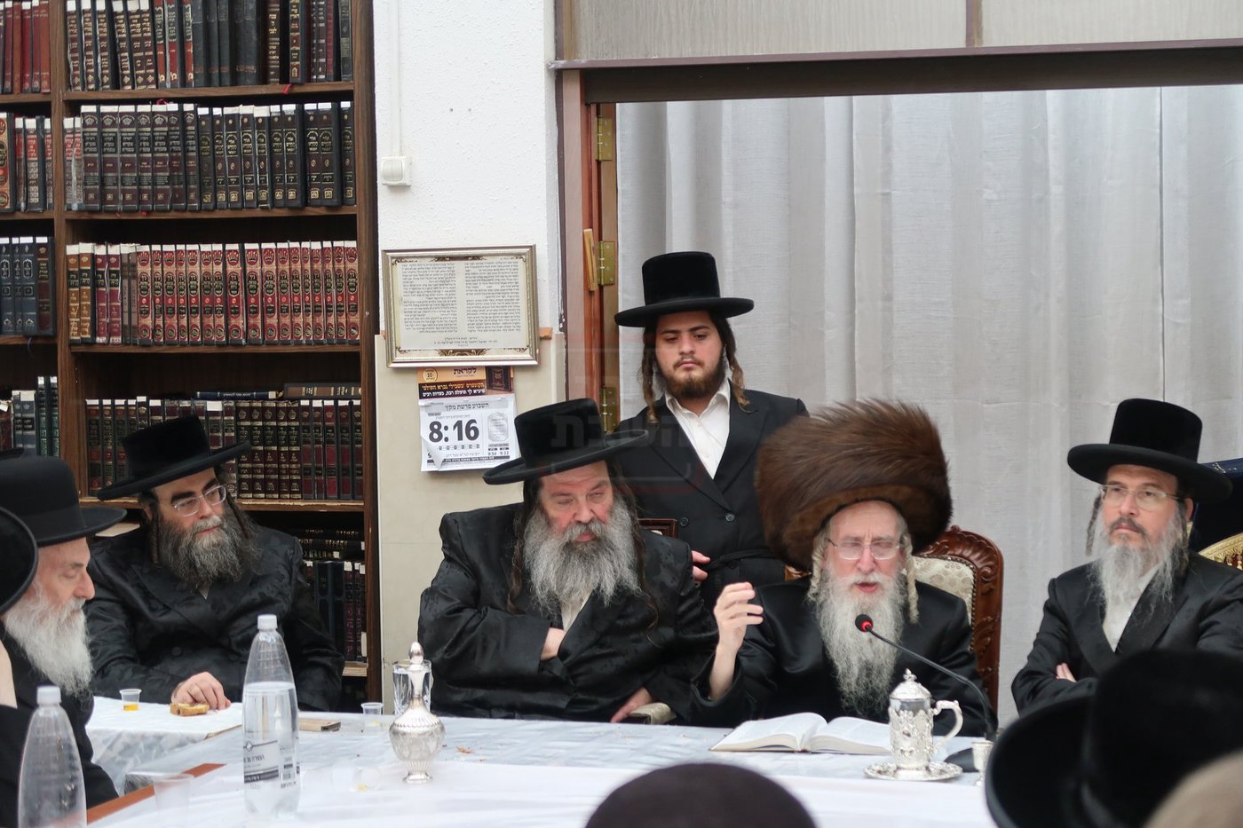 האדמו"ר ממעליץ בהדלקת נרות חנוכה