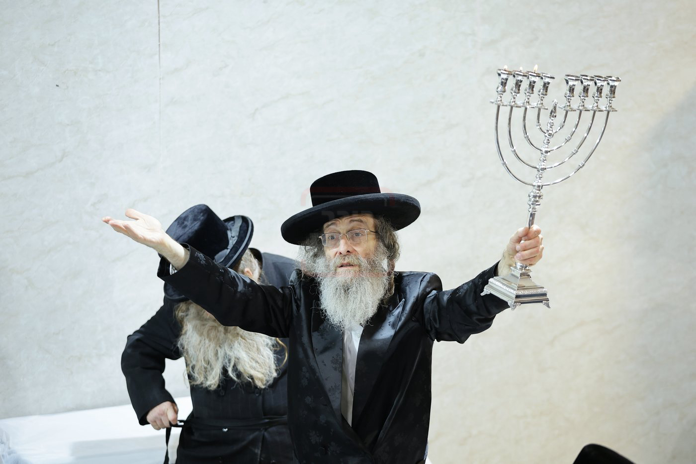 הרה"צ רבי אלימלך בידרמן בטיש חנוכה בחיפה