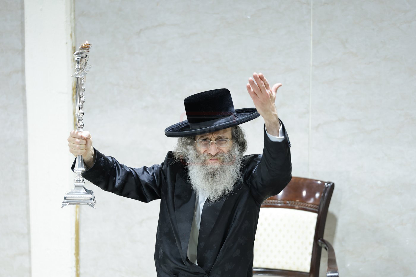 הרה"צ רבי אלימלך בידרמן בטיש חנוכה בחיפה