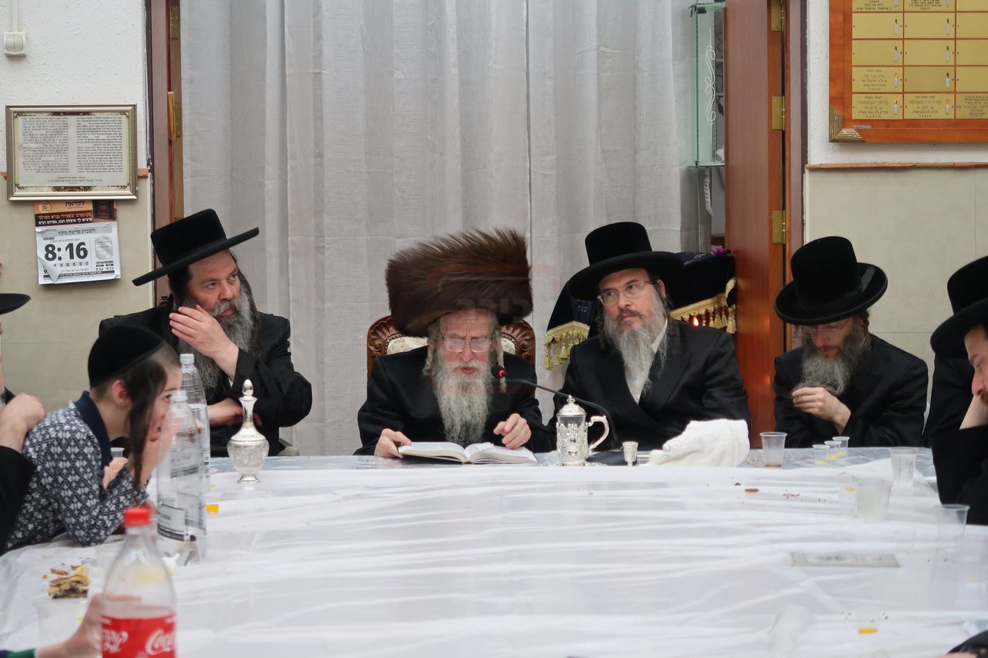 האדמו"ר ממעליץ בהדלקת נרות חנוכה