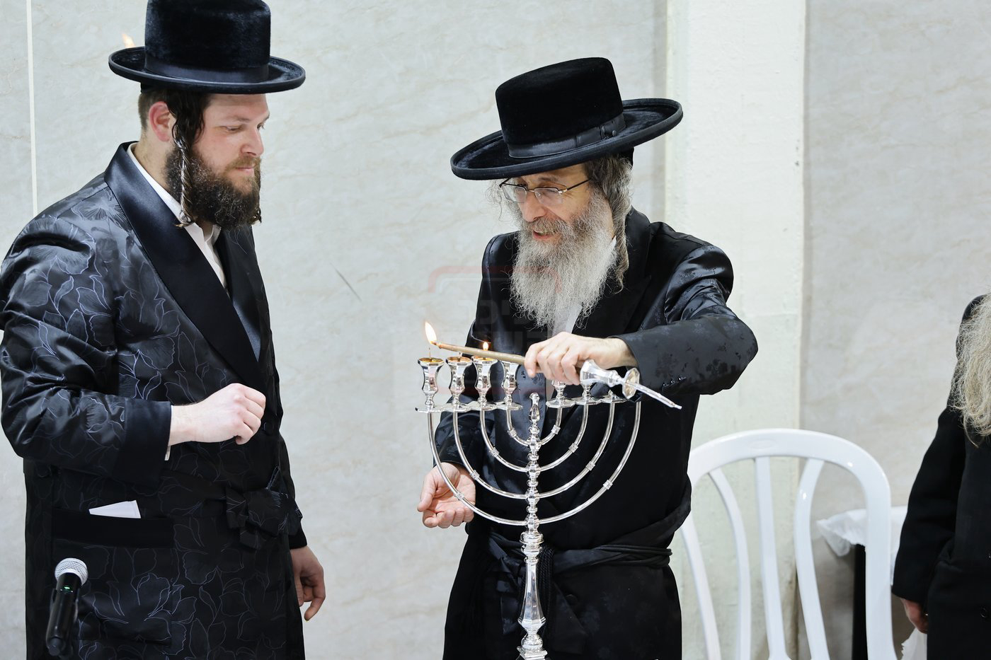 הרה"צ רבי אלימלך בידרמן בטיש חנוכה בחיפה