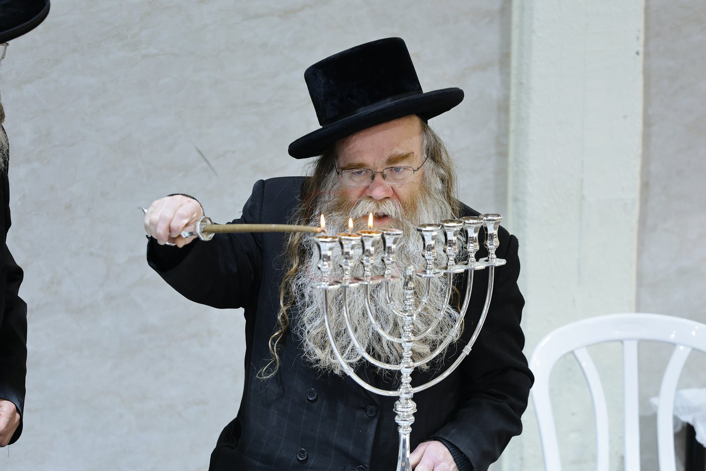 הרה"צ רבי אלימלך בידרמן בטיש חנוכה בחיפה