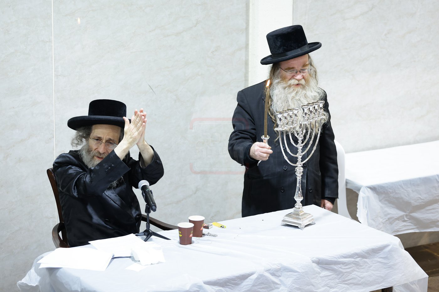 הרה"צ רבי אלימלך בידרמן בטיש חנוכה בחיפה