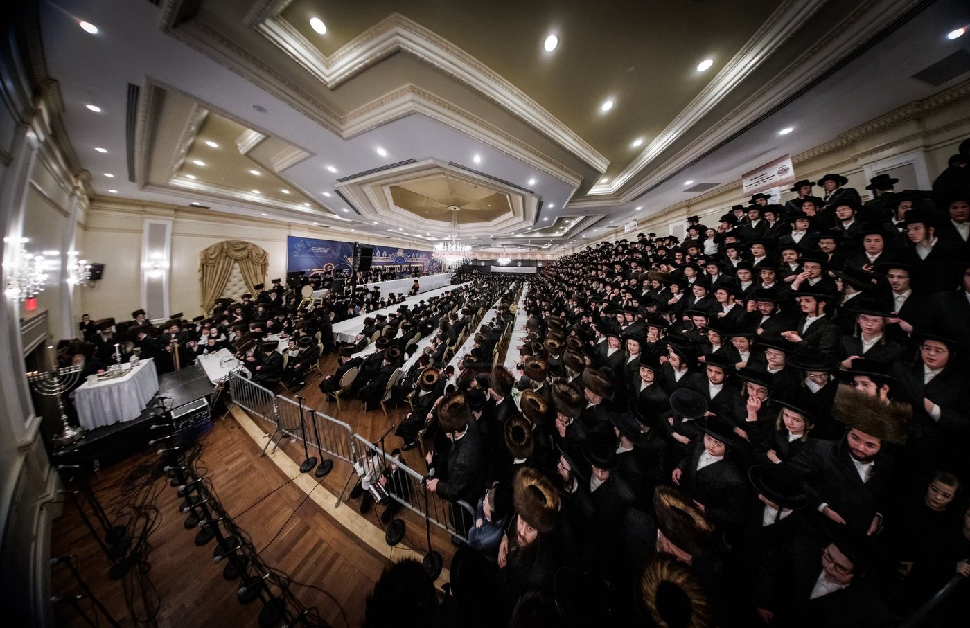 שמחת אירוסי נכדת האדמו"ר מטאהש