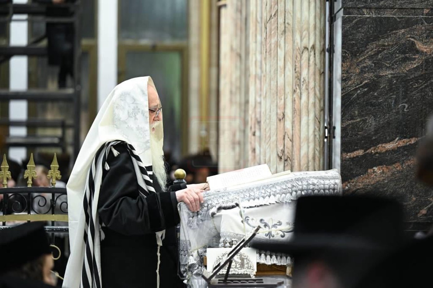 ערב ומוצאי שבת חנוכה בצאנז