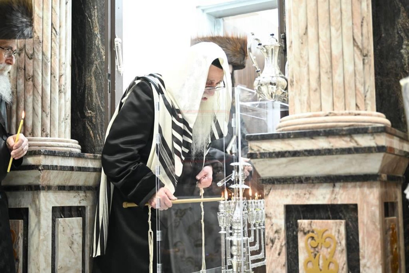 ערב ומוצאי שבת חנוכה בצאנז