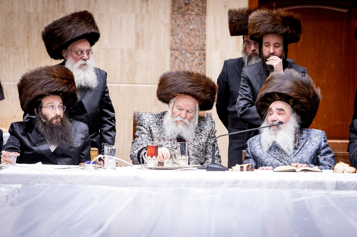 מוצאי שבת חנוכה בחצה"ק באבוב