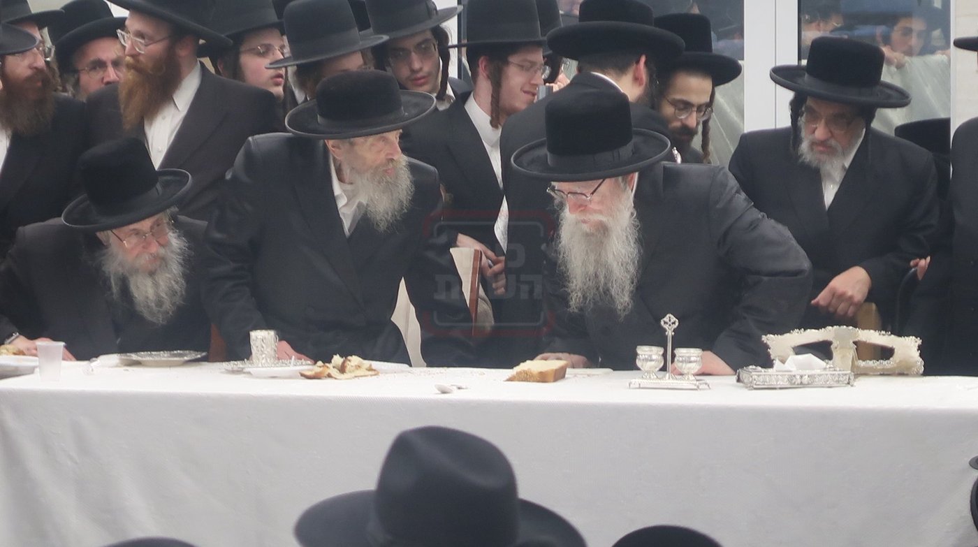 האדמו"ר מפשעווארסק בטיש זאת חנוכה