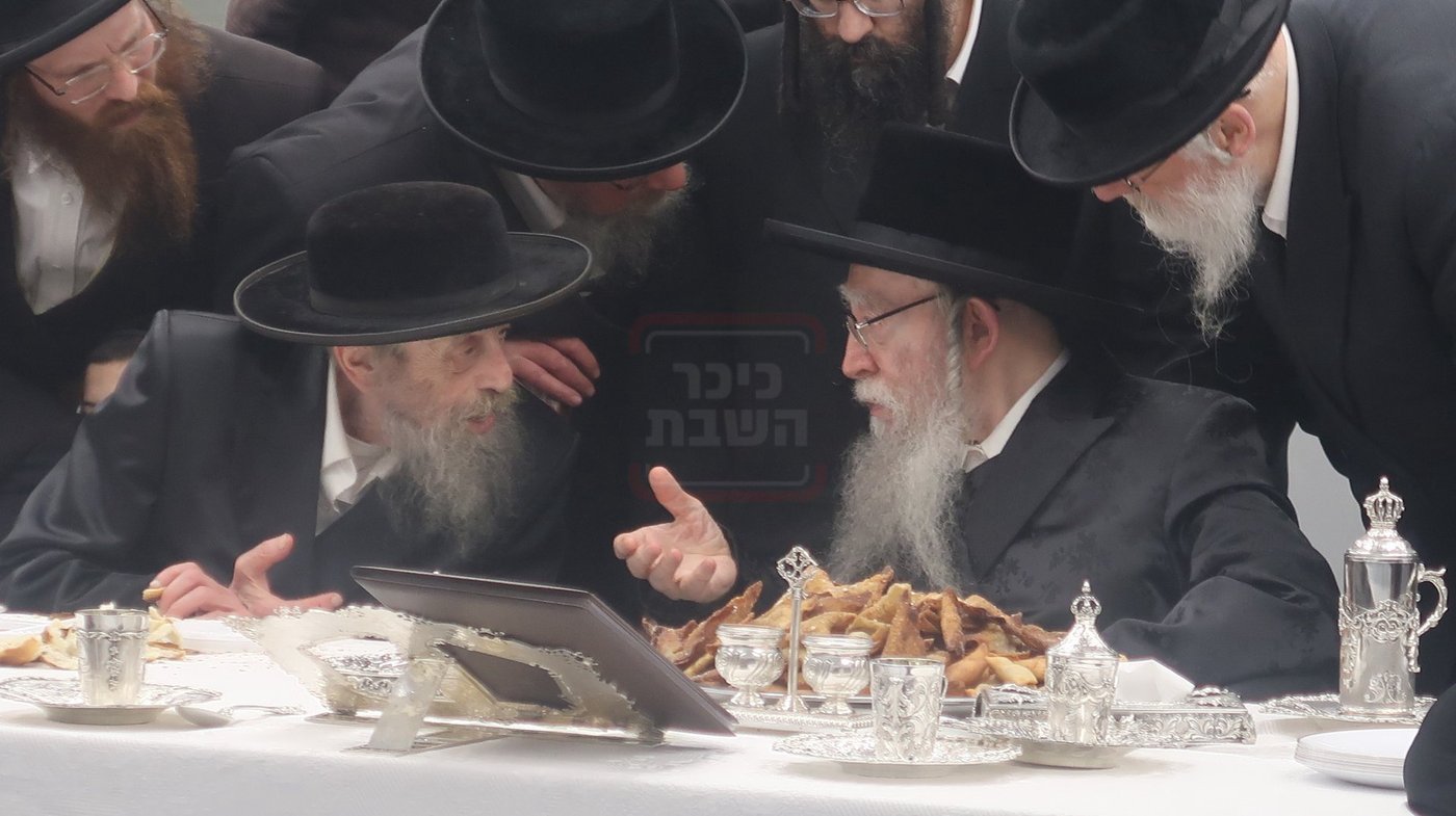 האדמו"ר מפשעווארסק בטיש זאת חנוכה