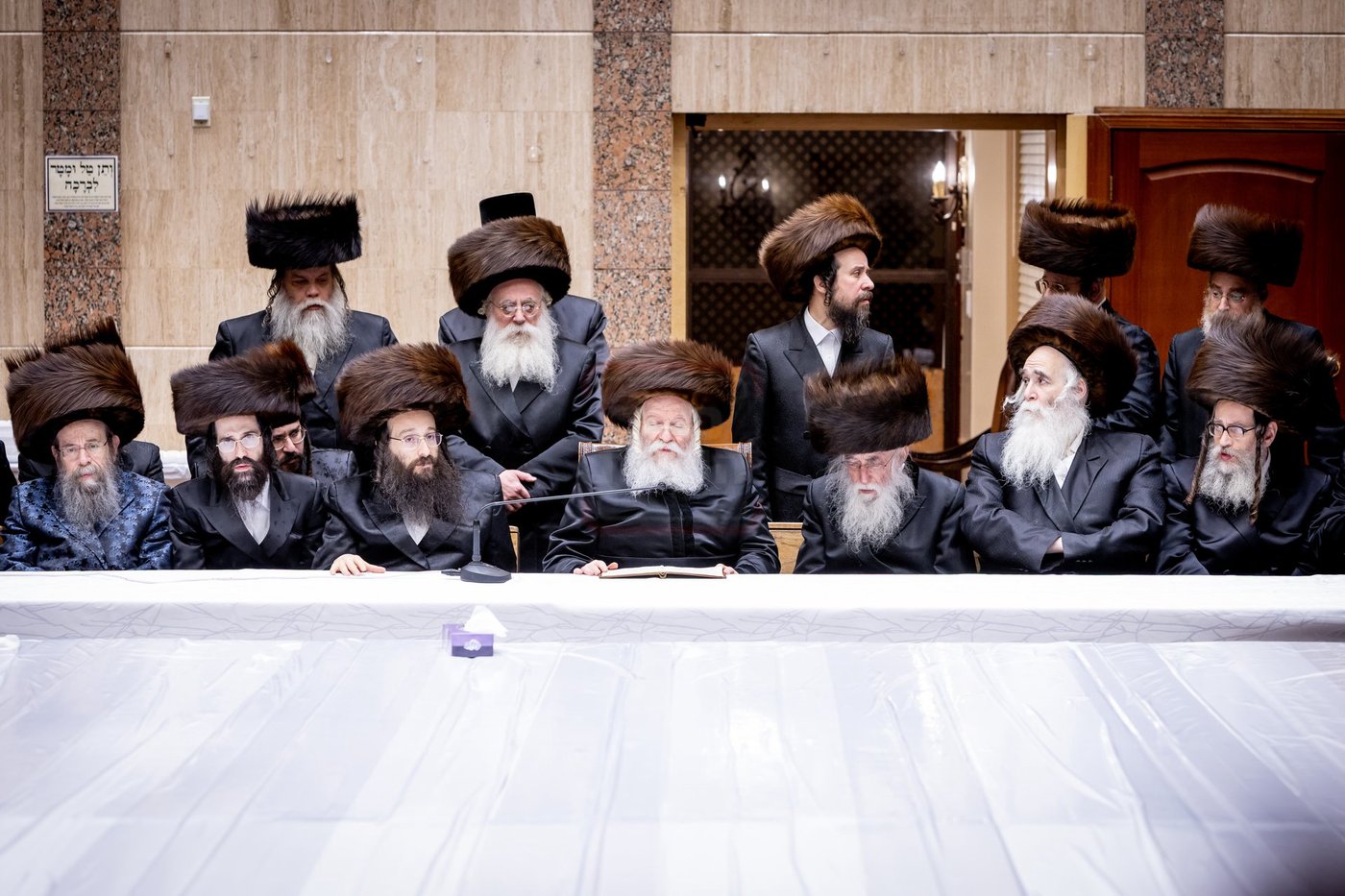 מוצאי שבת חנוכה בחצה"ק באבוב