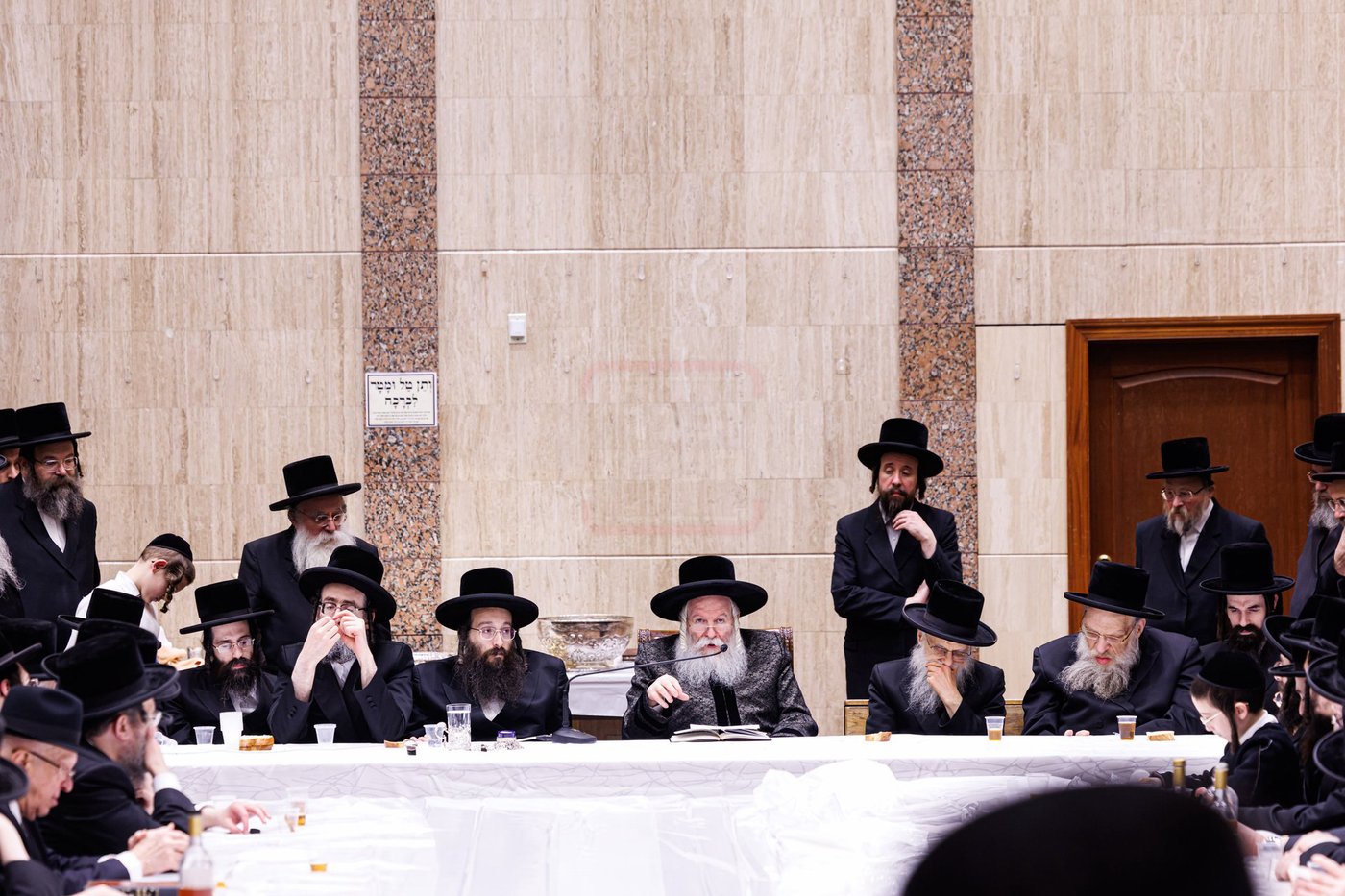 זאת חנוכה בחצה"ק באבוב