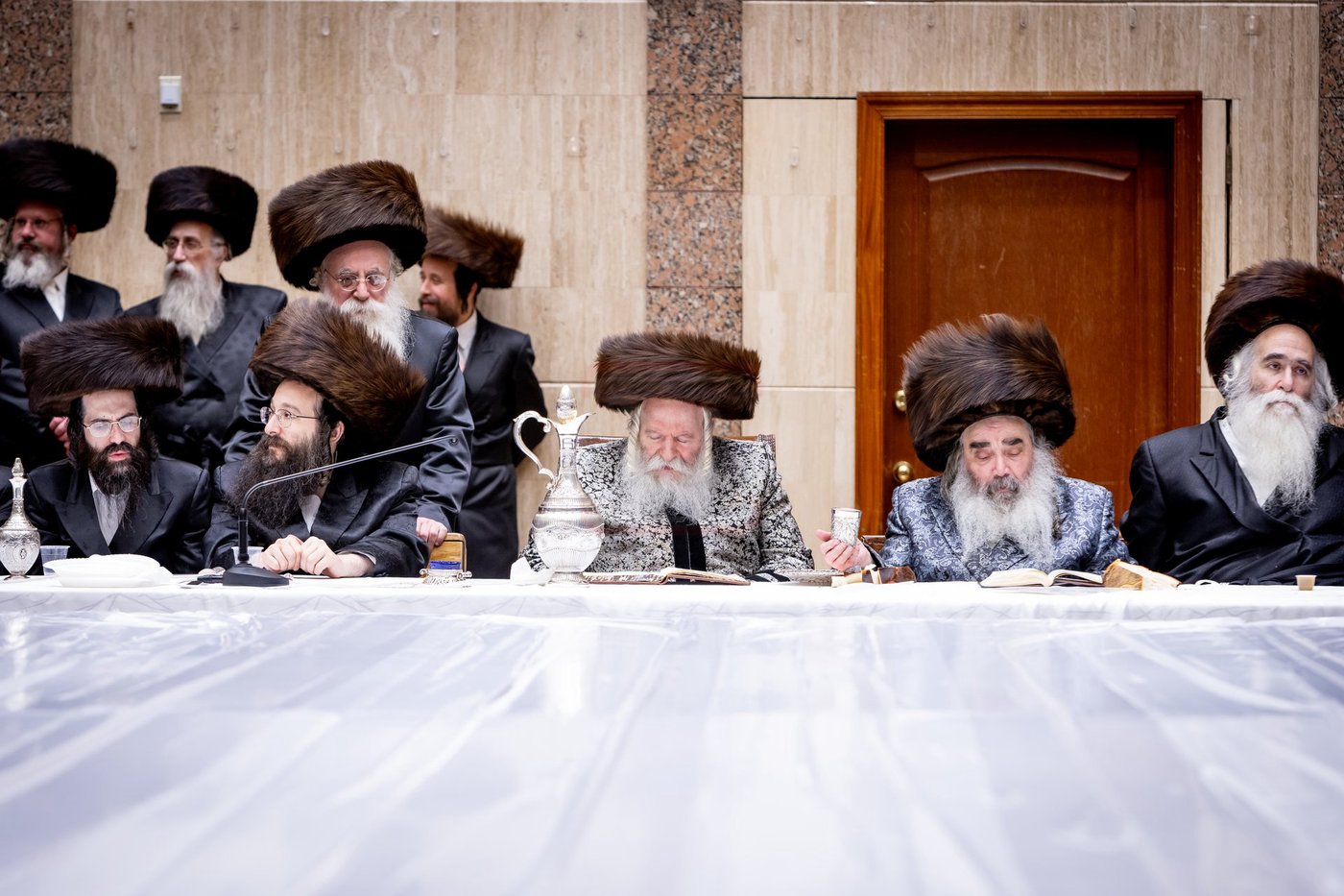 מוצאי שבת חנוכה בחצה"ק באבוב