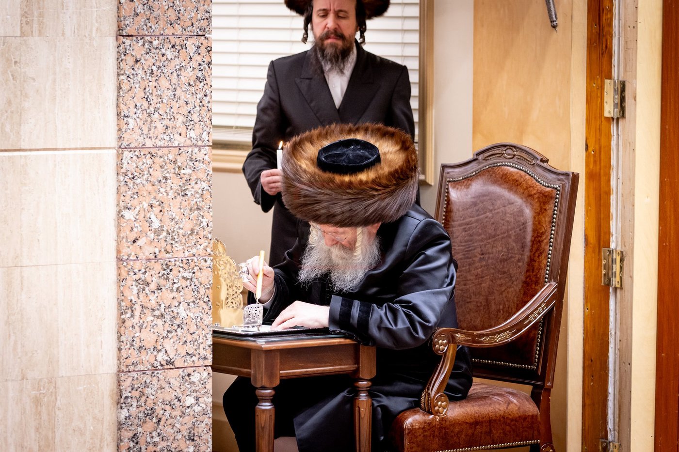 מוצאי שבת חנוכה בחצה"ק באבוב