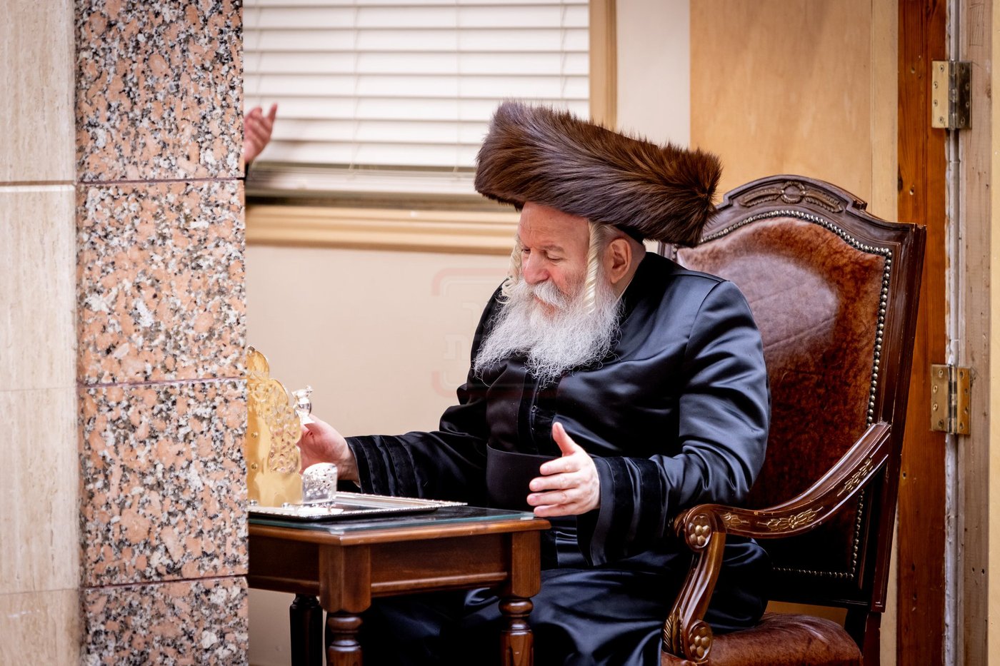 מוצאי שבת חנוכה בחצה"ק באבוב