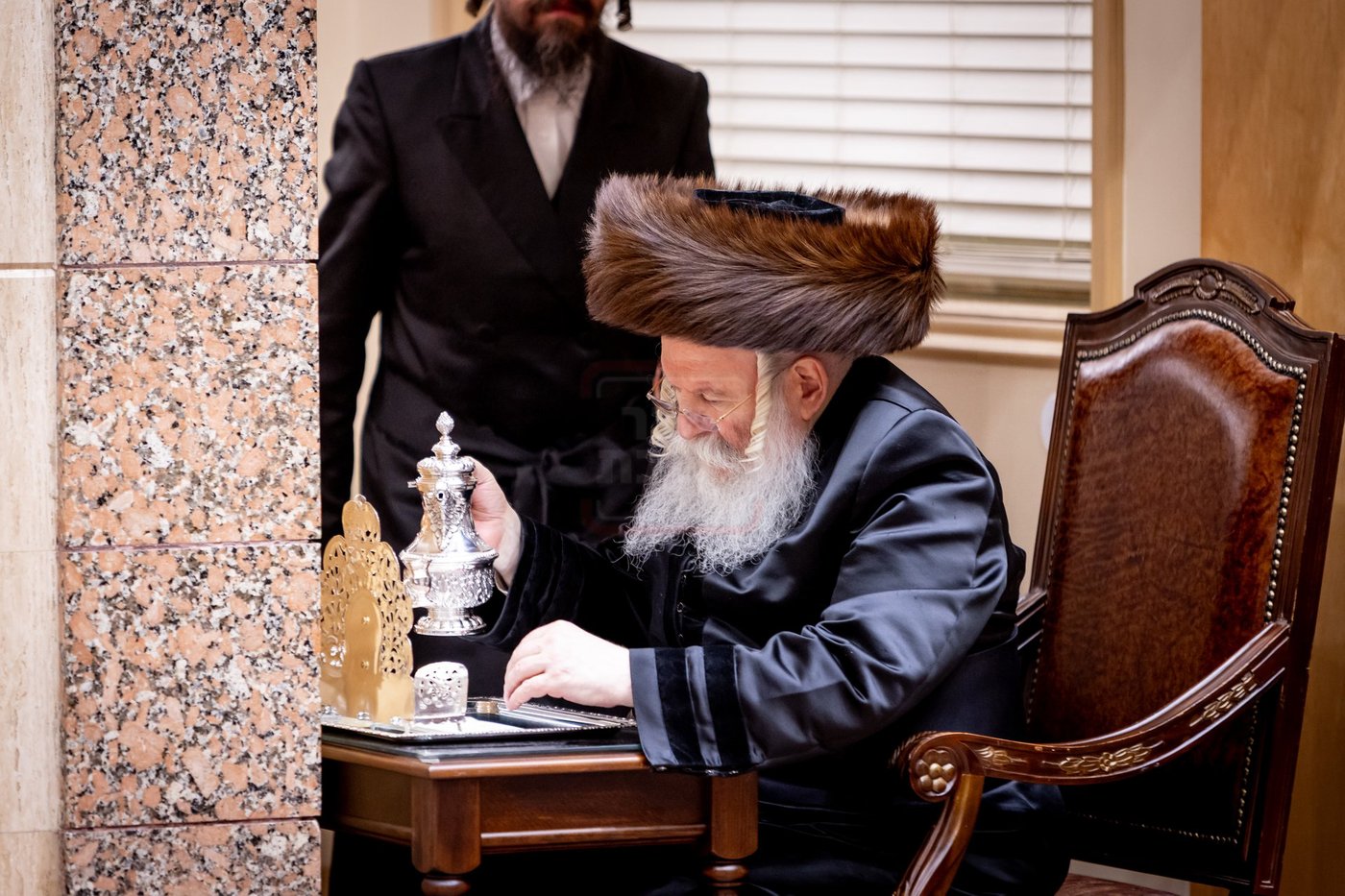 מוצאי שבת חנוכה בחצה"ק באבוב