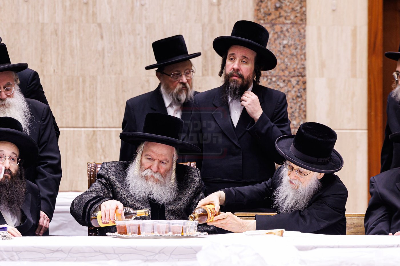 זאת חנוכה בחצה"ק באבוב