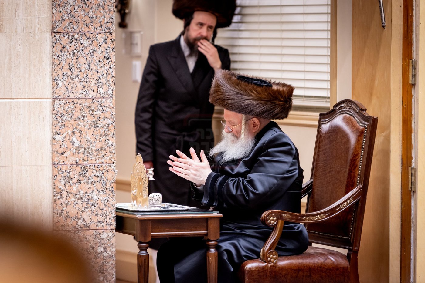 מוצאי שבת חנוכה בחצה"ק באבוב