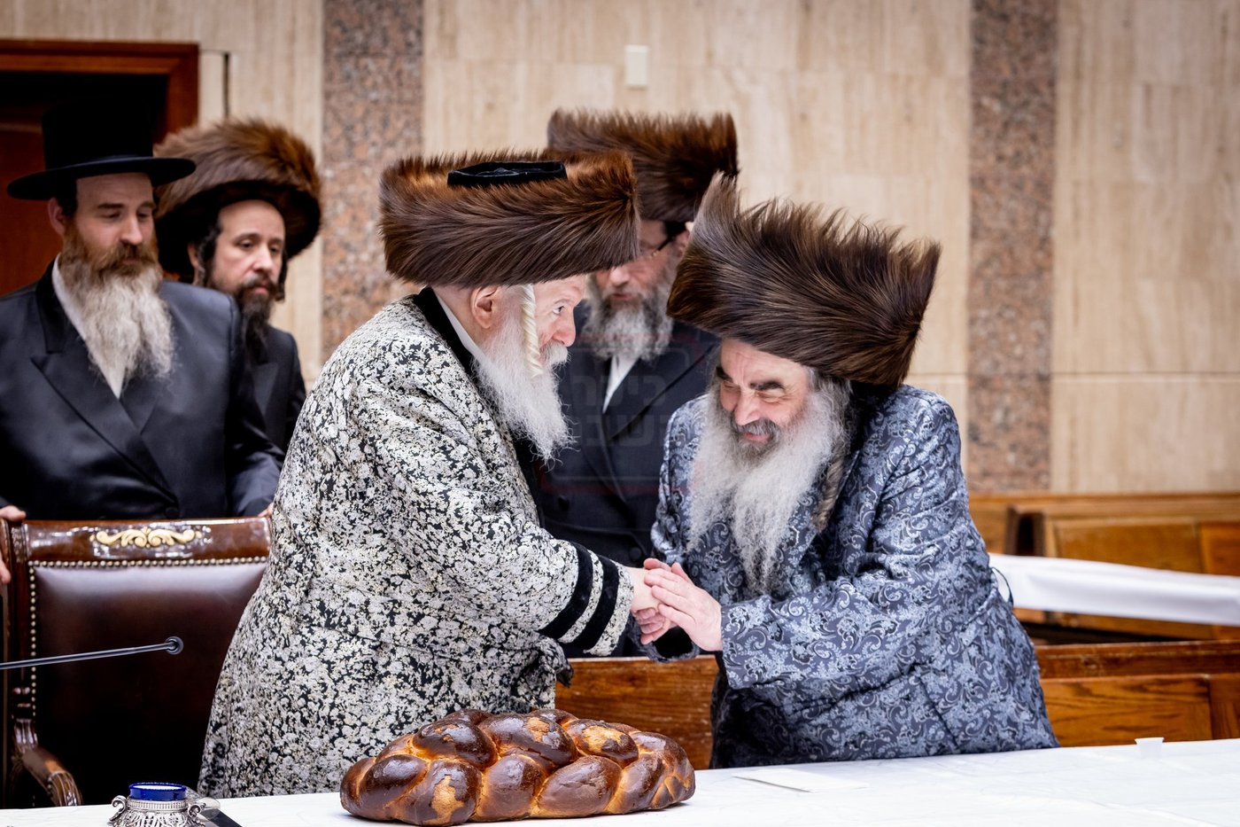 מוצאי שבת חנוכה בחצה"ק באבוב