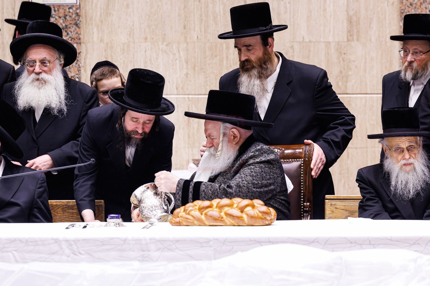 זאת חנוכה בחצה"ק באבוב