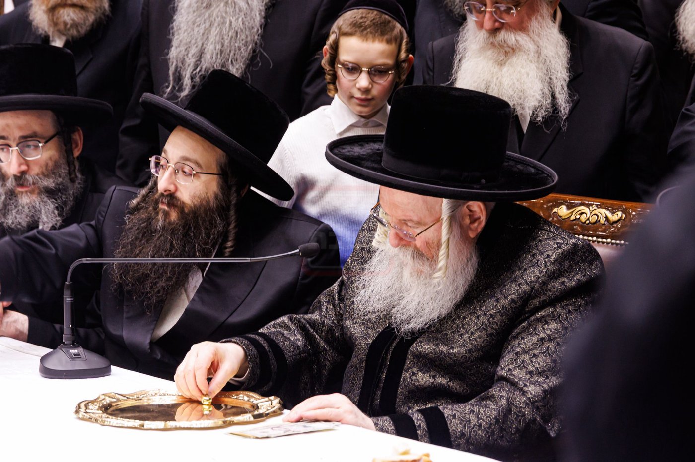 זאת חנוכה בחצה"ק באבוב