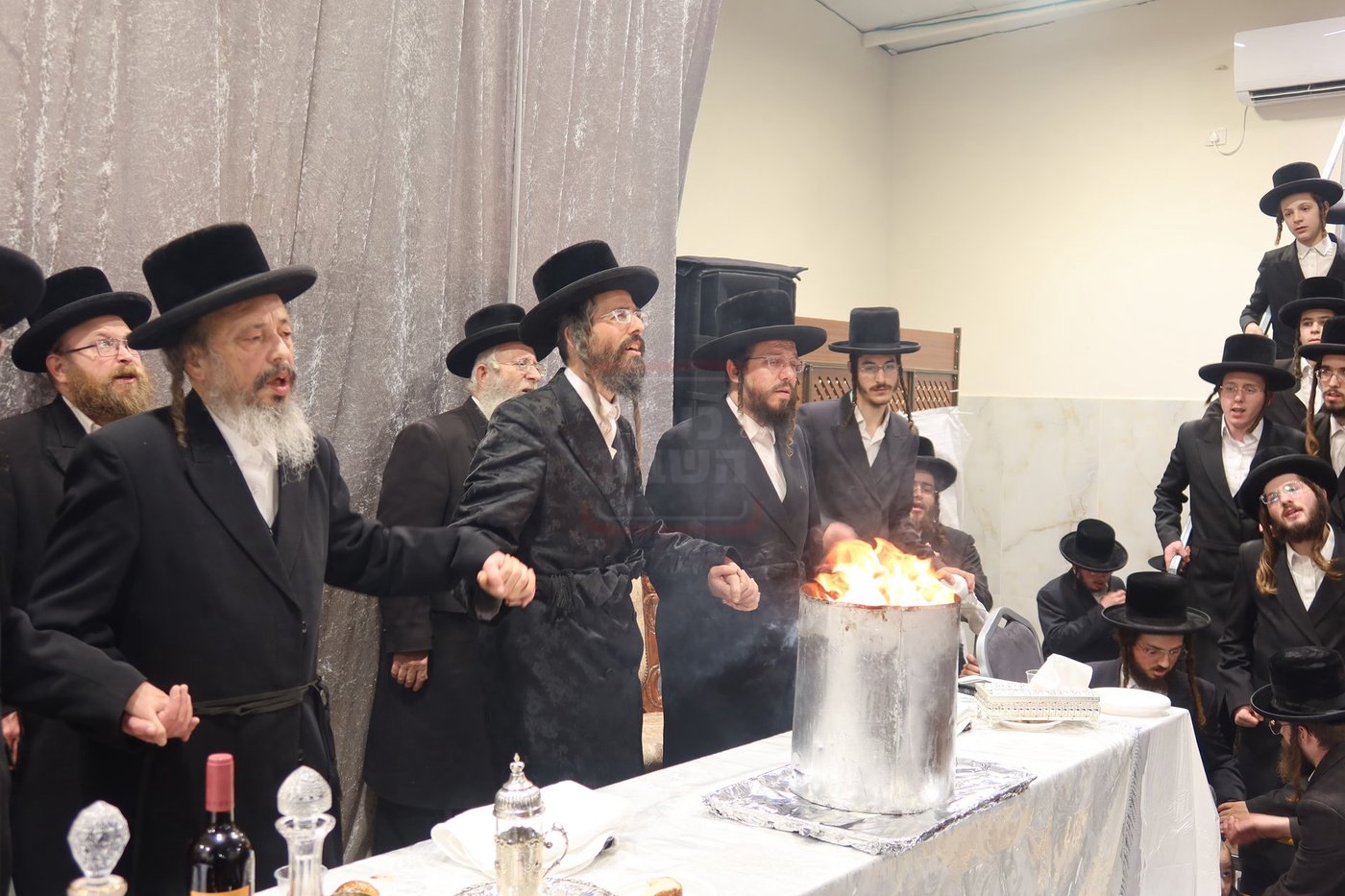 זאת חנוכה בחצה"ק זוויעהיל