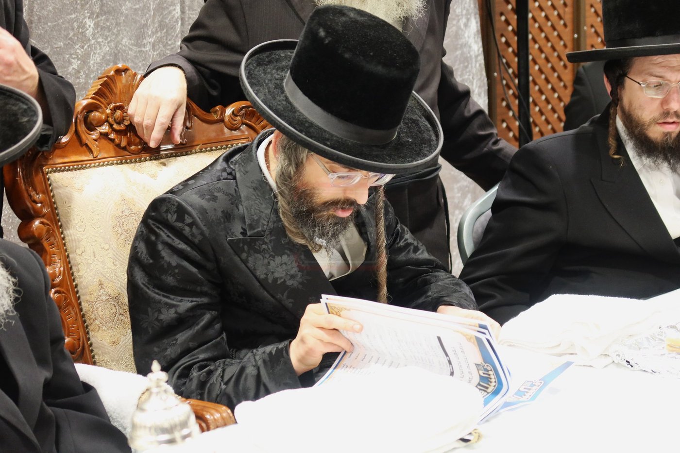 זאת חנוכה בחצה"ק זוויעהיל