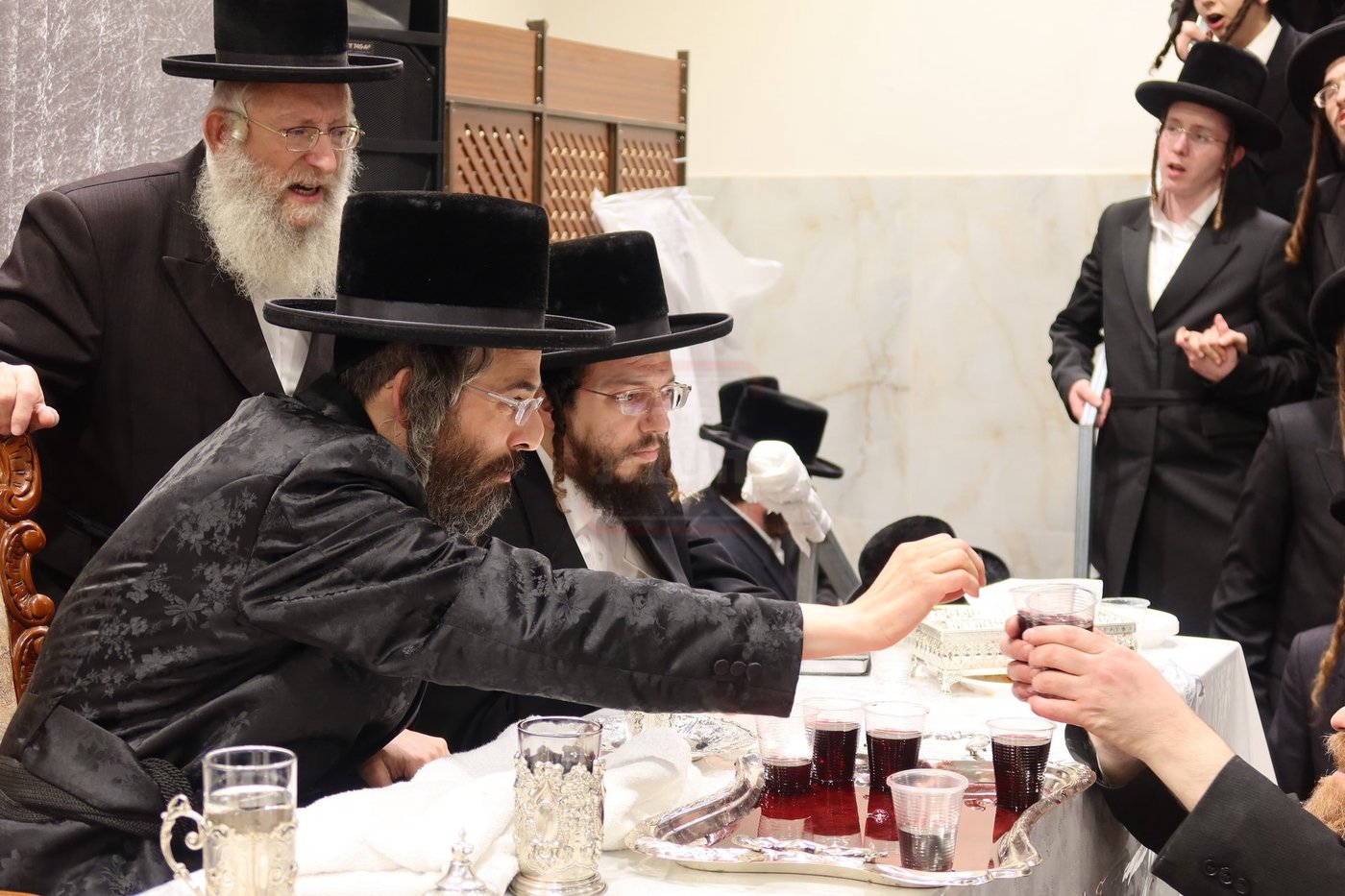 זאת חנוכה בחצה"ק זוויעהיל