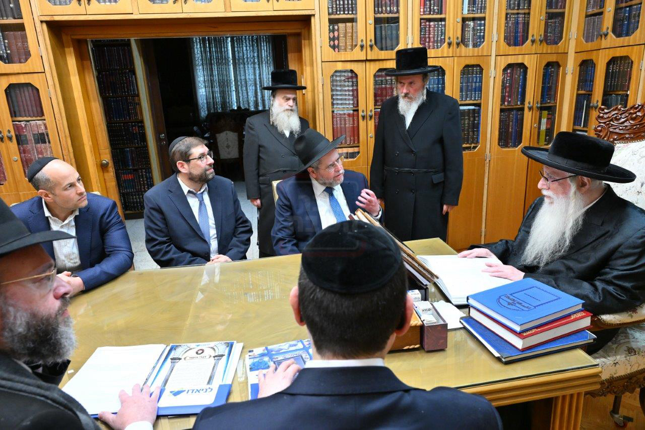 ראשי ארגון 'חמד' מליקווד אצל האדמו"ר מצאנז