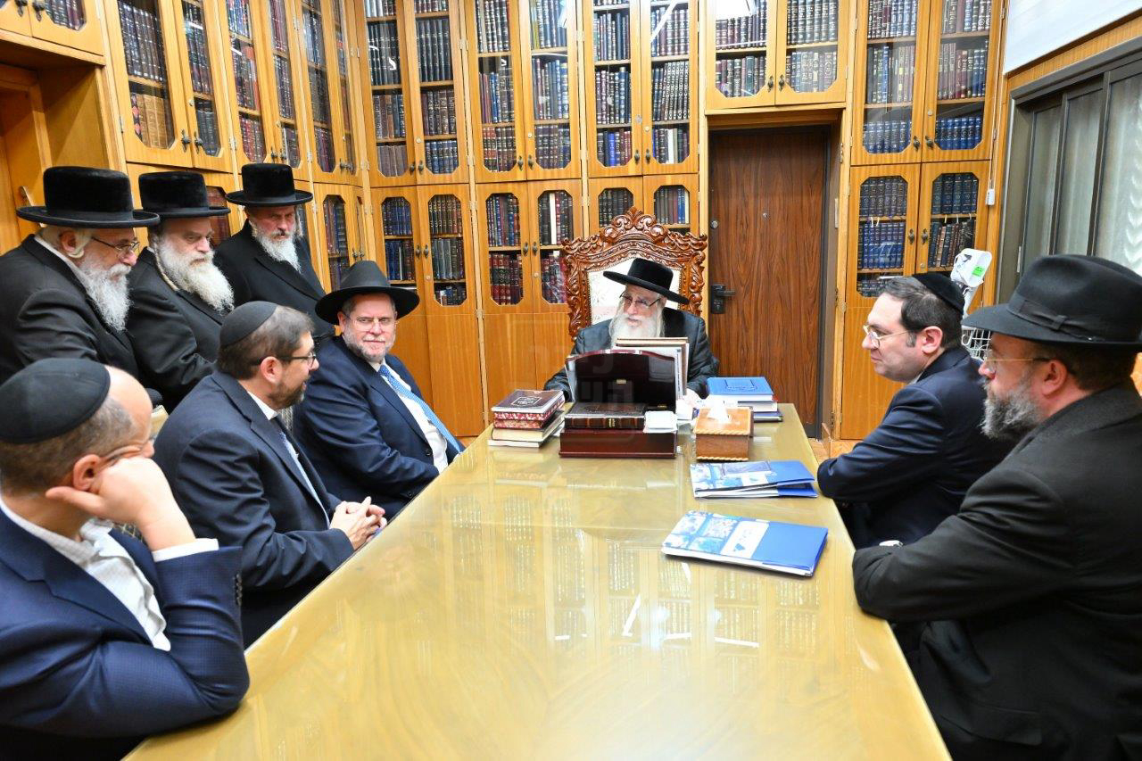 ראשי ארגון 'חמד' מליקווד אצל האדמו"ר מצאנז