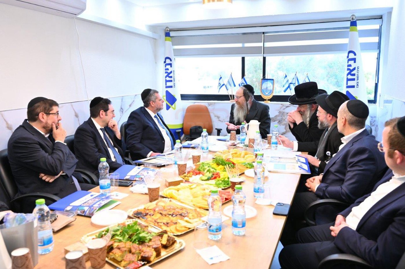 ראשי ארגון 'חמד' מליקווד בביקור במרכז הרופאי צאנז